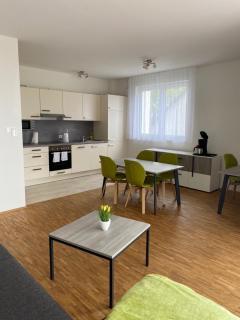 Suite 32 - 9