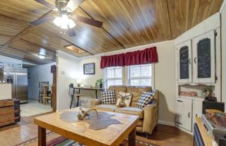 Cozy Cabin with Pond & Fire-pit - Waynesville - 9