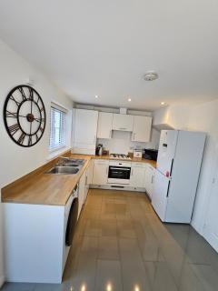 Spacious 3 Bedroom HOUSE in Dartford,London Zone 8 - 9