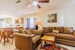 Walk-in Eagles Nest Condo with Pool and Hot Tub near Silver Dollar City - Branson - 0