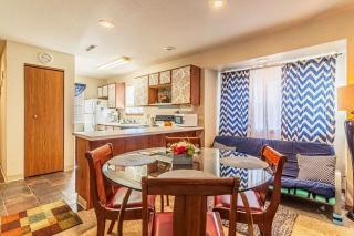 Walk-in Eagles Nest Condo with Pool and Hot Tub near Silver Dollar City - Branson - 3