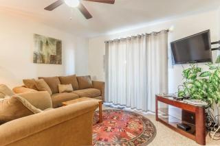 Walk-in Eagles Nest Condo with Pool and Hot Tub near Silver Dollar City - Branson - 6