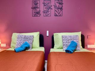 Red Rose Modern Apartment in the Heart of San Pawl - St Paul's Bay - 3
