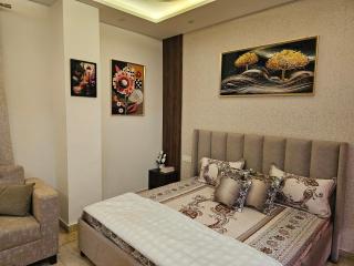 Ultra Luxury Flat By Trendy Feels - Zirakpur - 3