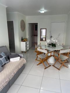 Aconchegante, novinho, com garagem, 400m da praia - 7