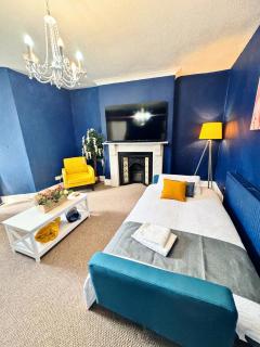 Spacious Central and Chic 65 TV - 3