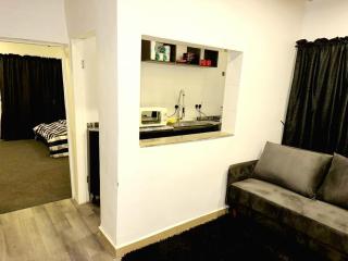Comfortable 1-Bedroom in Wuse 2 - Abuja - 2