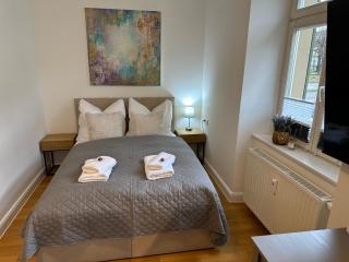 bella casa - Business&Family, 100m zum Konzerteingang Schloß, Parkplatz, SmartTV, Netflix, Waschmaschine, 24h Checkin, 36qm, AP 12 - Ludwigsburg - 0
