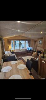 ellies caravan hire 8 berth - 4
