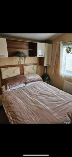 ellies caravan hire 8 berth - 3