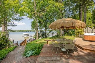Sunset Retreat Private Family Lakeside Home w Hot Tub 2819 - Traverse City - 9