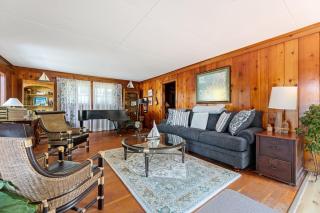 Sunset Retreat Private Family Lakeside Home w Hot Tub 2819 - Traverse City - 6