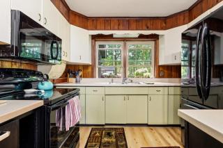 Sunset Retreat Private Family Lakeside Home w Hot Tub 2819 - Traverse City - 5