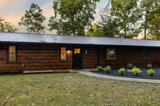 Honeybear Hideaways - Spacious Family-Friendly Cabin with Hot Tub, Game Room and Fire Pit - Pigeon Forge - 7