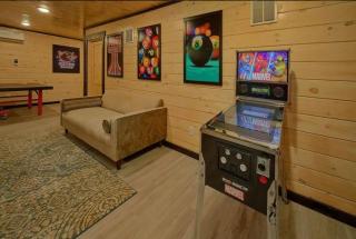 Honeybear Hideaways - Spacious Family-Friendly Cabin with Hot Tub, Game Room and Fire Pit - Pigeon Forge - 3