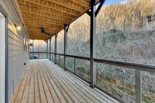 Honeybear Hideaways - Luxury Cabin with Indoor Pool, Hot Tub and Game Room in Smoky Mountain Retreat - Gatlinburg - 6