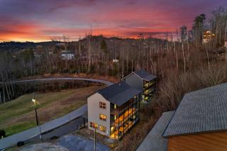 Honeybear Hideaways - Luxury Cabin with Indoor Pool, Hot Tub and Game Room in Smoky Mountain Retreat - Gatlinburg - 4