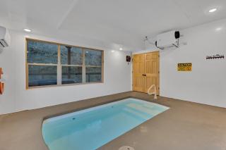 Honeybear Hideaways - Luxury Cabin with Indoor Pool, Hot Tub and Game Room in Smoky Mountain Retreat - Gatlinburg - 3