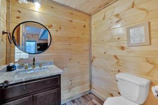 Honeybear Hideaways - Luxury Cabin with Indoor Pool, Hot Tub and Game Room in Smoky Mountain Retreat - Gatlinburg - 2