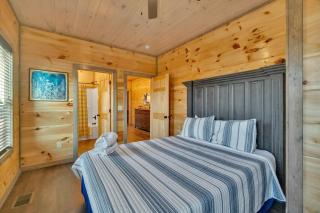 Honeybear Hideaways - Luxury Gatlinburg Smoky Cabin with Indoor Pool and Hot Tub - Gatlinburg - 6