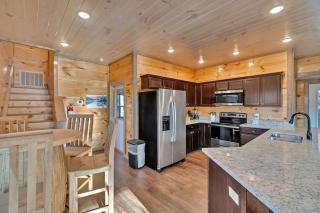 Honeybear Hideaways - Luxury Gatlinburg Smoky Cabin with Indoor Pool and Hot Tub - Gatlinburg - 2