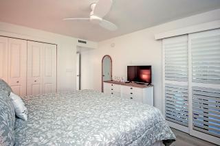 Beautiful Beachfront Condo Steps From The Beach On Sanibel Island 2D1 - 1