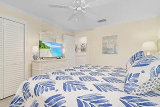 3rd Floor Sanibel Condo With Balcony And Beach Views 4B3 - 5