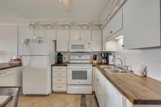 Balcony with Ocean Views Carolina Beach Condo! - Carolina Beach - 3