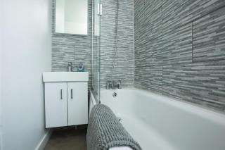 Highfield Place by N And N Stays, Great Location, Plenty of on Street Parking, Perfect for Contractors, Workers & Families visiting Bath, Great disc for long stays avaialable - Bath - 4