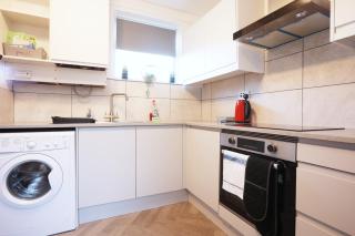 Highfield Place by N And N Stays, Great Location, Plenty of on Street Parking, Perfect for Contractors, Workers & Families visiting Bath, Great disc for long stays avaialable - Bath - 5