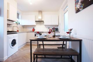 Highfield View by N And N Stays, Great Location, Plenty of on Street Parking, Perfect for Contractors, Workers & Families visiting Bath, Great disc for long stays avaialable - 2