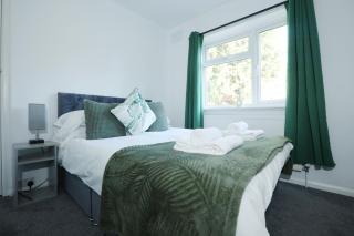 Highfield Place by N And N Stays, Great Location, Plenty of on Street Parking, Perfect for Contractors, Workers & Families visiting Bath, Great disc for long stays avaialable - Bath - 0