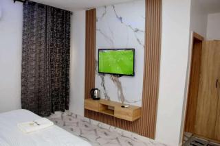 Hotel Padelia and Apartment Airport Road - 1