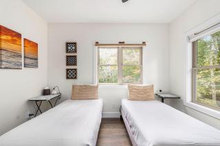 Beautiful Overlooking Shoreline 2BDR Chalet 2892 - Arcadia - 2