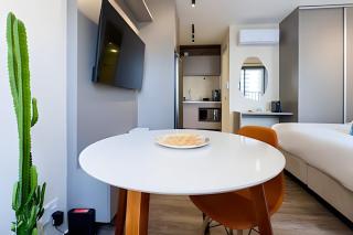 Studio Wi-Fi e A/C. Prox. met - São Paulo - 8