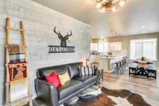 Spacious, Rustic Spearfish Home Walk to Downtown! - Spearfish - 6