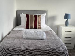 Abdul's Apartment BGH Free Parking - Birmingham - 3