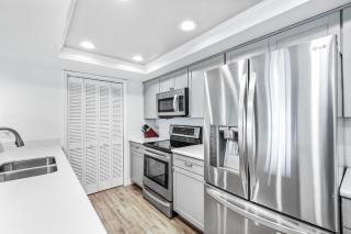 Direct Oceanfront Southeast Corner Condo, Large Balcony, Heated Pool, Garage Parking - Ormond Beach - 1