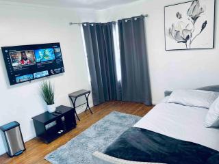 Beautiful private upstairs studio - USC, LAX, SOFI - Los Angeles - 0