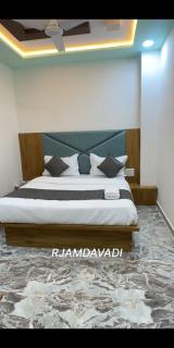 Hotel Sunrise Rooms - Ahmedabad - 9