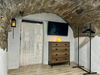 Unique Romantic Cave with air conditioner - Torno - 5