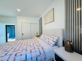 New house has bedroom with attached bathroom - Taupo - 0