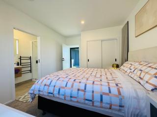 New house has bedroom with attached bathroom - Taupo - 6
