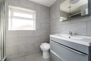 Compton House - 4 Bed - 6