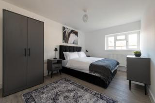 Compton House - 4 Bed - 3