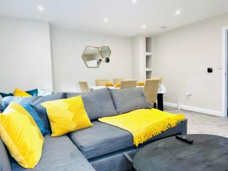 Your Thetford Getaway- Spacious 2 Bedrooms WiFi Accommodates 6 Guests - 7