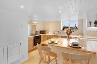 Hill House Hideaway - North East Escapes - 7