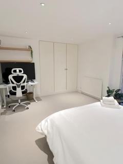 Sophisticated 2 Bed Apartment, Hyde Park - London - 9