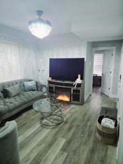 Cozy & Near Downtown & Hyde Park - 0