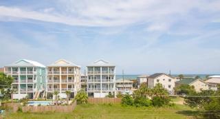 Stunning Harbor Views Boat Slip, 2 King Bedrooms, - Carolina Beach - 6